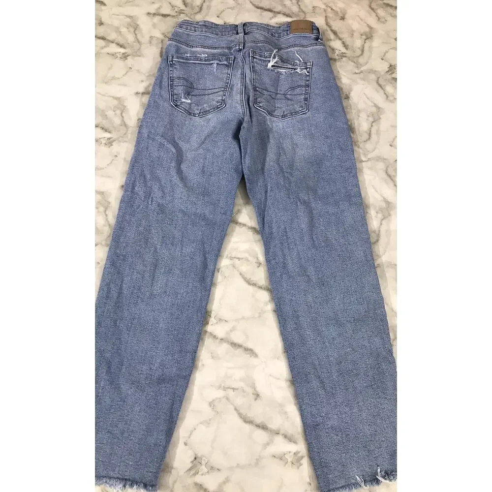 Amerian Eagle High Waisted Mom Strigid Floral Patchwork Jeans 4 regular Distres